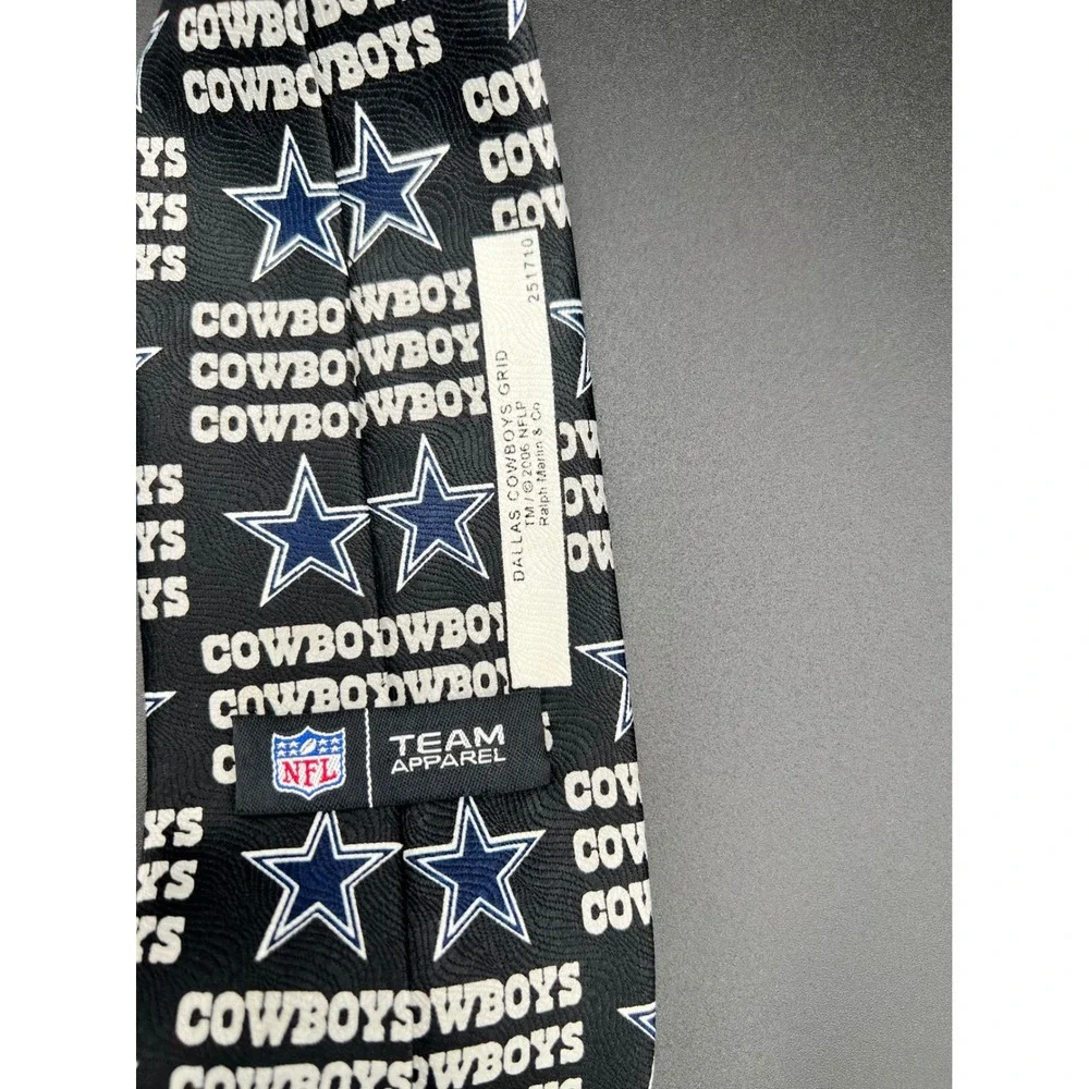 Mens Dallas Cowboys NFL Team Apparel Necktie Navy Blue Star Logo Grid 2006 Tie